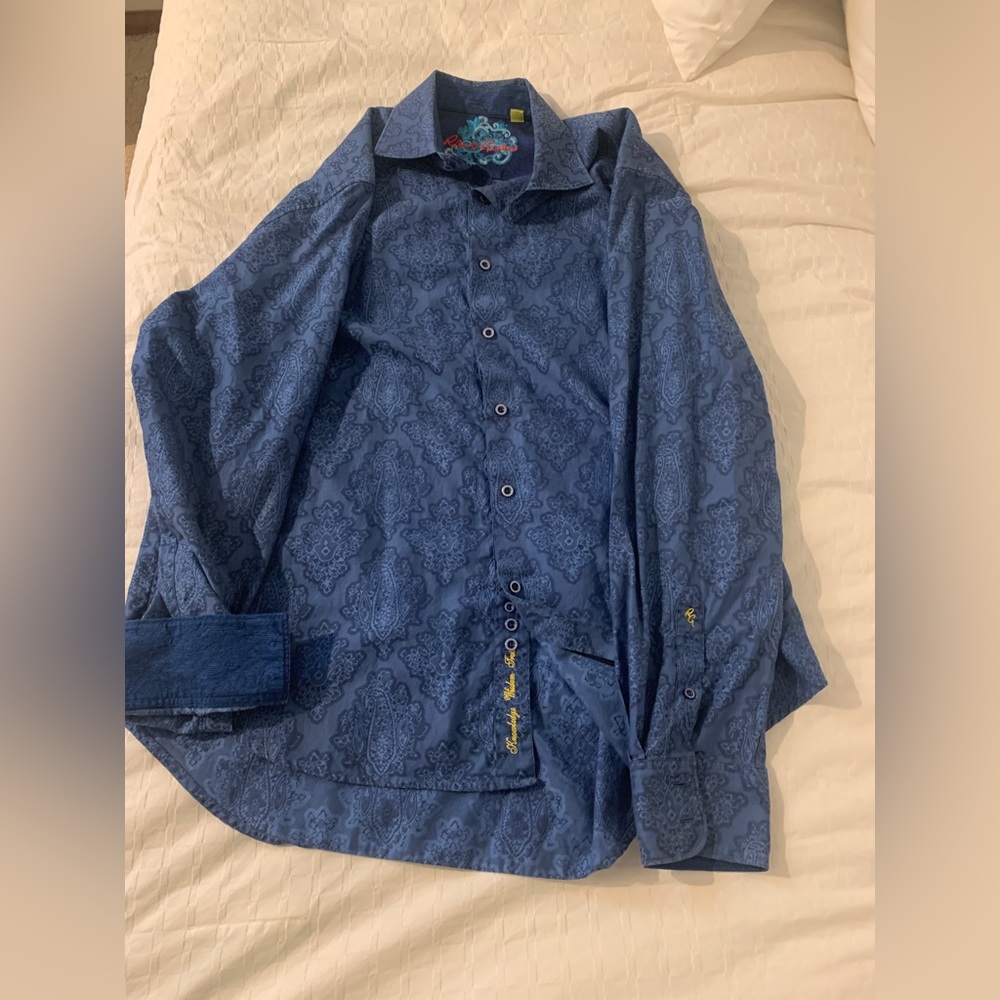Men’s XXL Robert Graham long-sleeved shirt.  Excellent condition.
